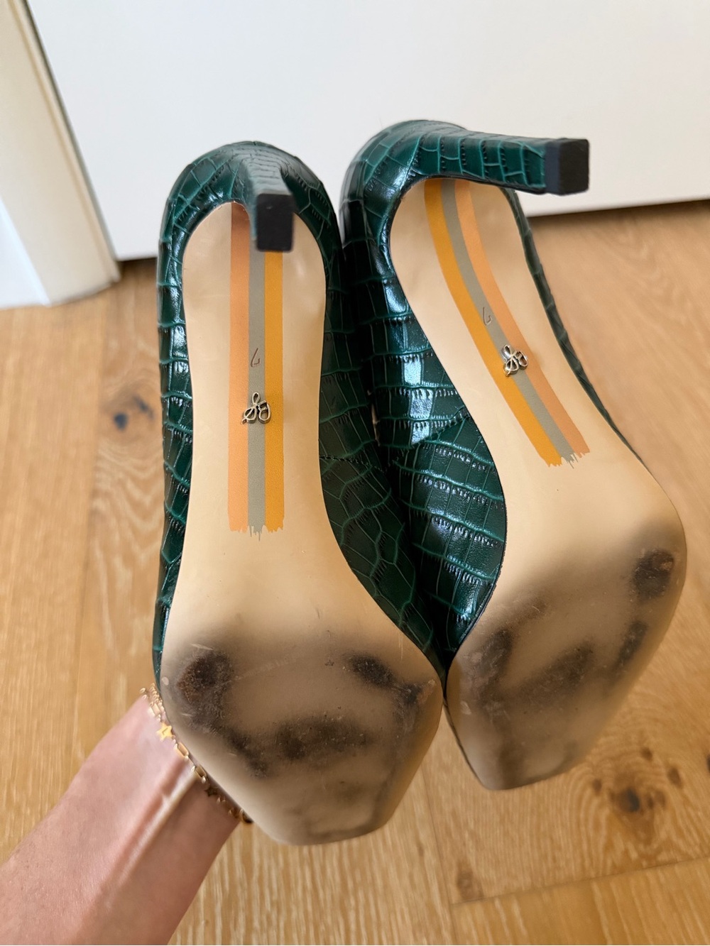 Sam Edelman • Beth Pump - Picture 7 of 7